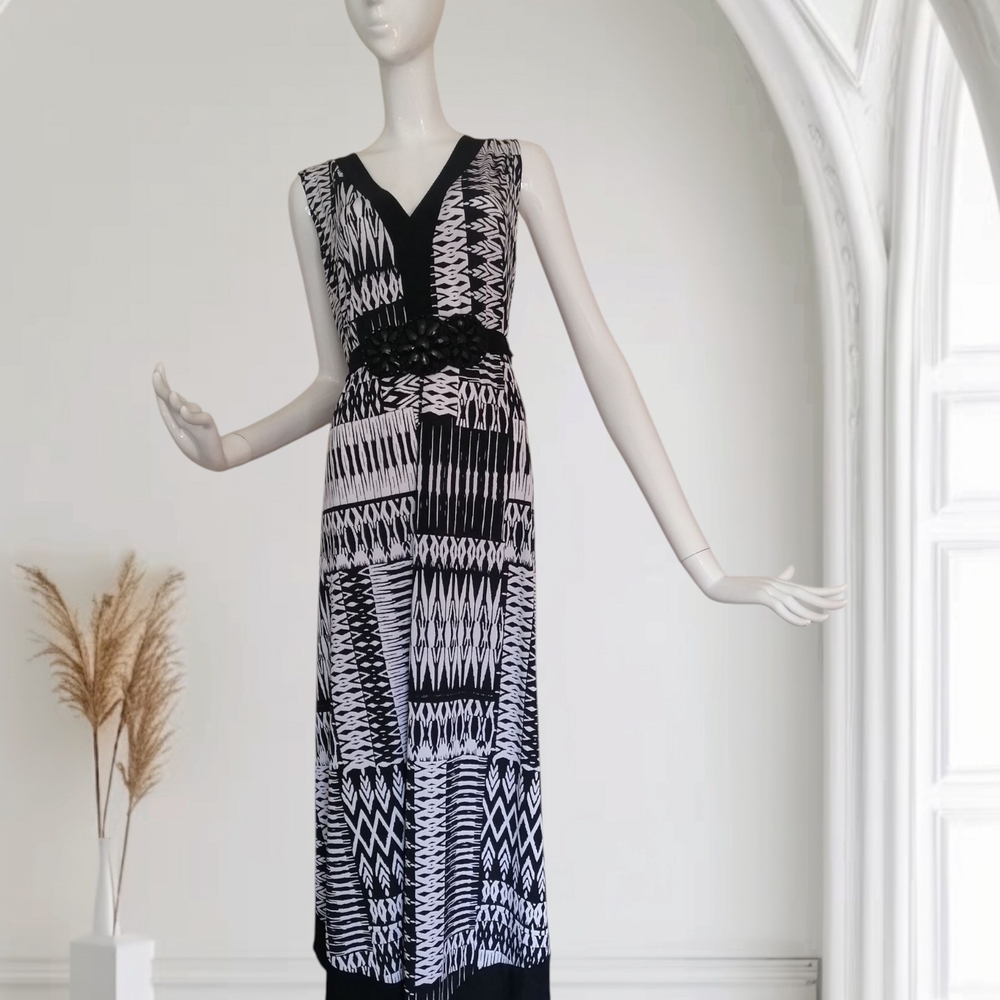 Aura Black Garment with Label Detail